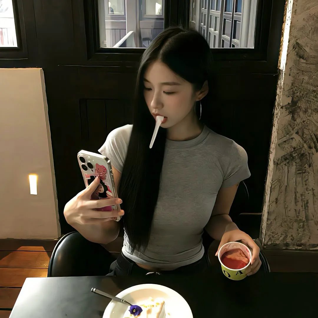 黑影窥窗